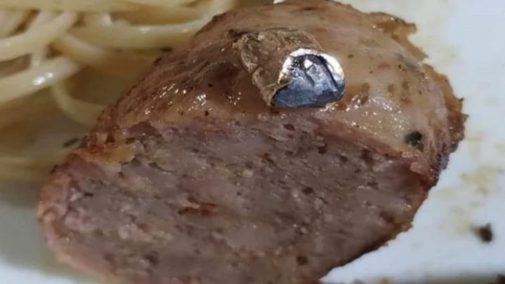 Chorizo con sorpresa, encontraron una bala adentro