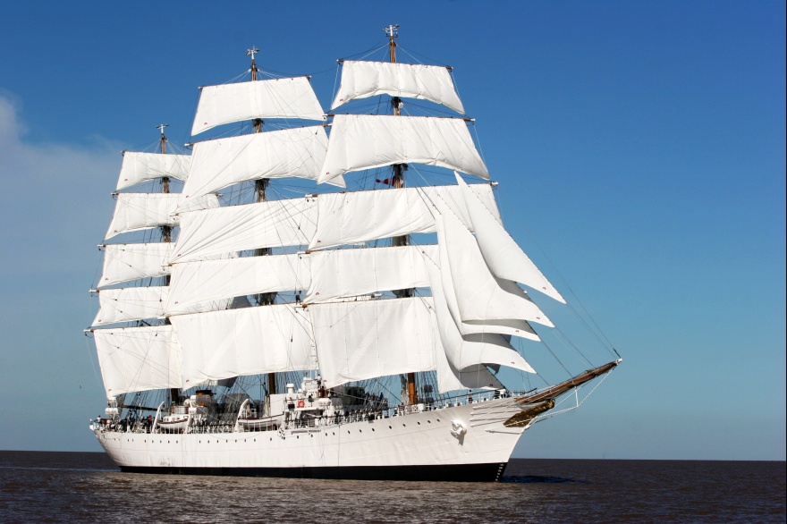 La fragata ARA “Libertad” ya viaja con destino a Ushuaia