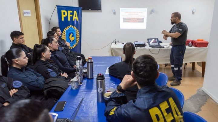 Defensa Civil capacitó a Policia Federal en RCP