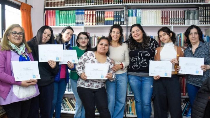 Más de 350 vecinos y vecinas completaron el curso de Lengua de Señas Argentina