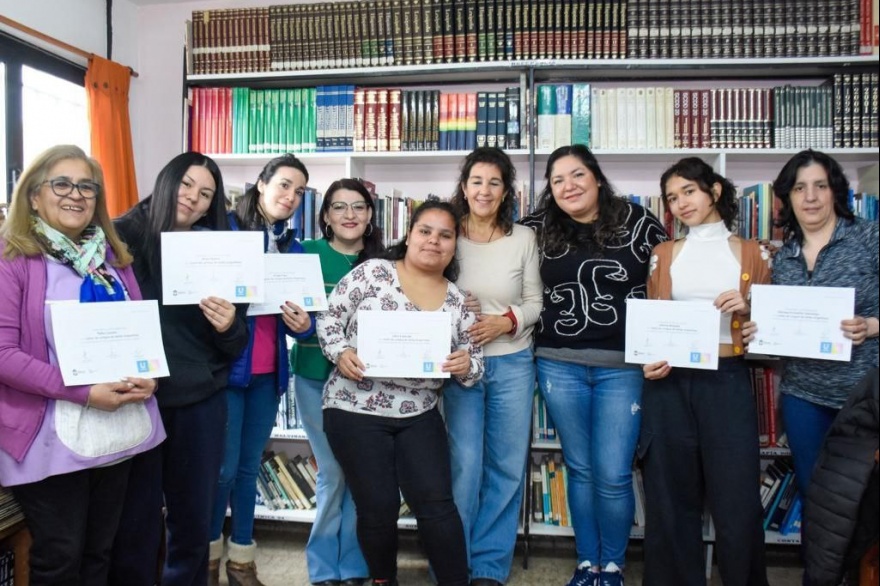 Más de 350 vecinos y vecinas completaron el curso de Lengua de Señas Argentina