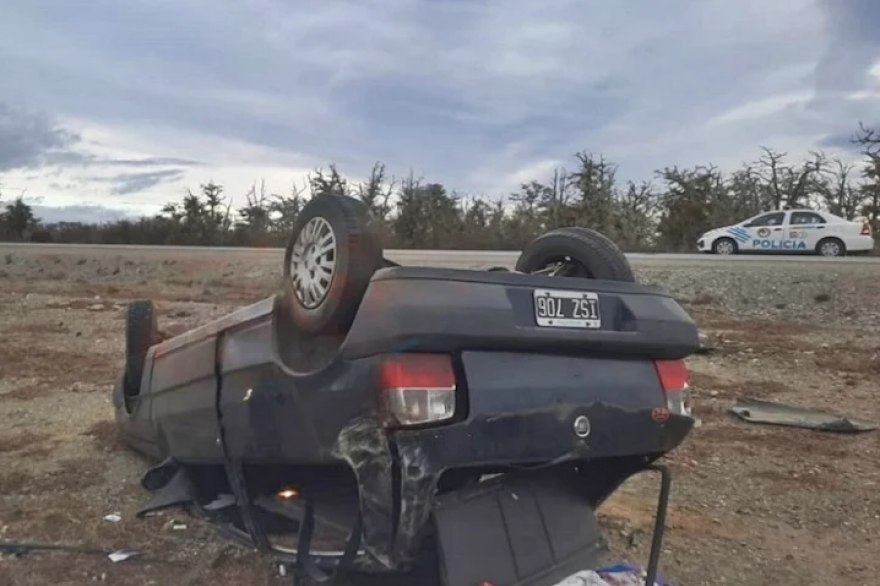 Tres efectivos policiales afectados por un vuelco en la Ruta 3 cerca de Tolhuin