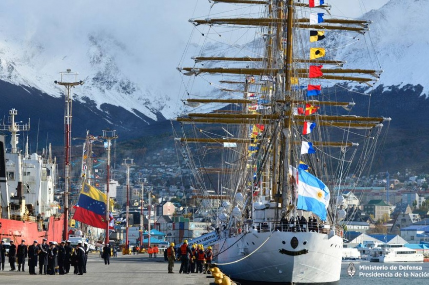 Destacaron la solidaridad para que los vecinos visiten la Fragata “libertad”