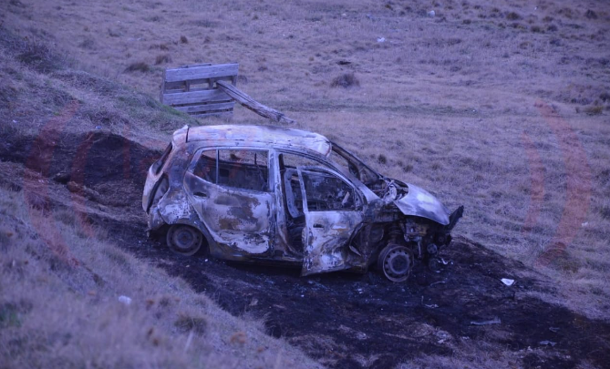 Se salvó de milagro/ Despistó en la ruta y su vehículo se incendió