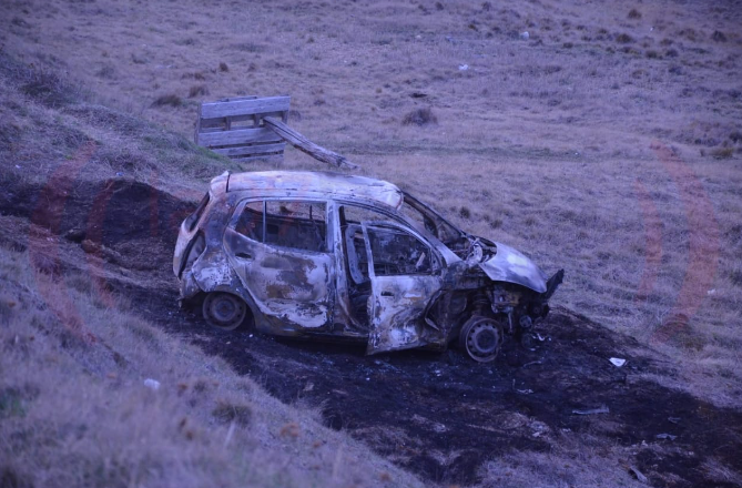 Se salvó de milagro/ Despistó en la ruta y su vehículo se incendió