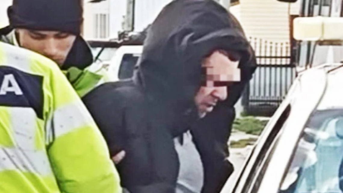 Detenido por golpear a su madre Detenido por golpear a su madre