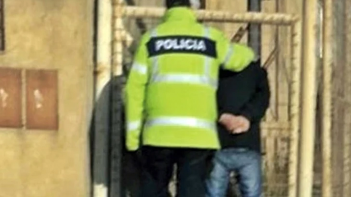 Un detenido por golpear a un efectivo policial Un detenido por golpear a un efectivo policial