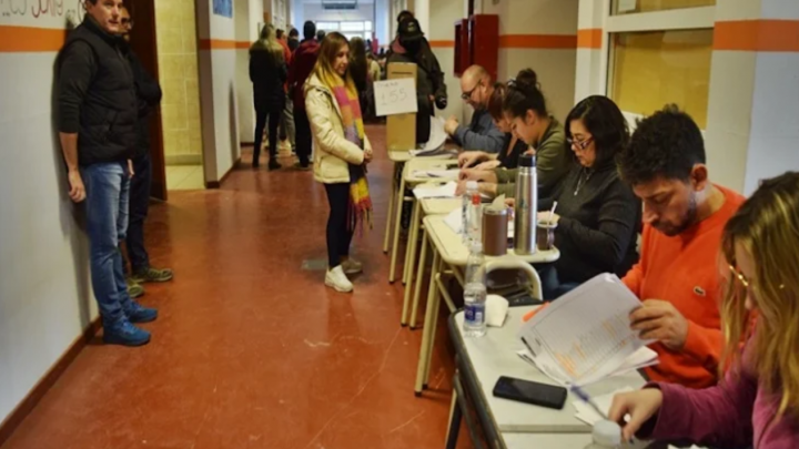 Ademas de Presidente en TDF se eligen 3 diputados y uno del Parlasur