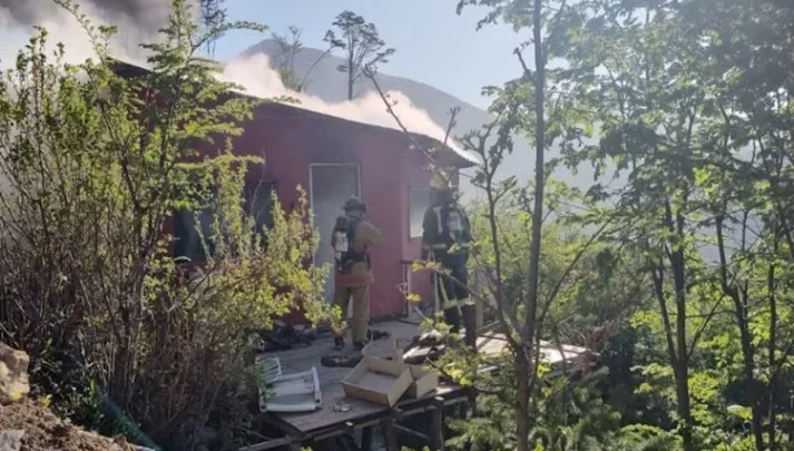 Joven en terapia por incendio en Antiguos Leñadores