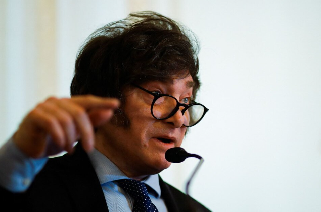 BUSCAN PERTURBARME… Los «tosedores» de Massa, la excusa de Javier Milei tras el debate presidencial