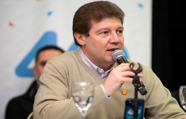 Cordoba con Bertone, tenían el salario congelado e iban a los actos felices, para aplaudir