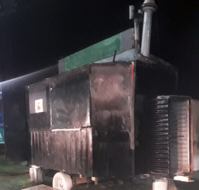 Se incendió un carro gastronómico en avenida Belgrano Se incendió un carro gastronómico en avenida Belgrano