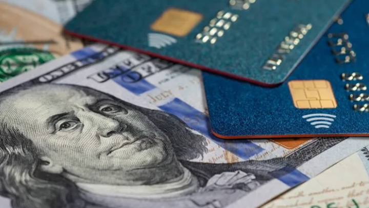 Por aumento de impuestos 155% el dólar tarjeta, Netflix y Turista se fue a casi mil pesos