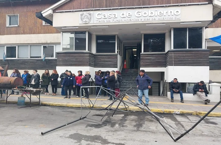 ATE levanto la carpa, no obtuvo aumento al básico y se llevo solo promesas del Gobierno