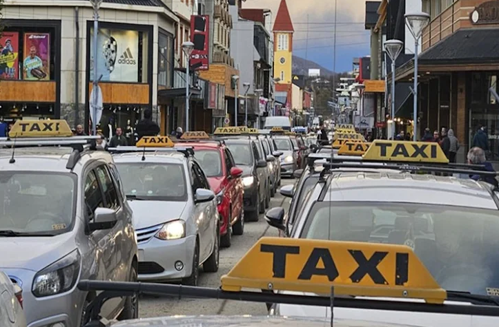 Taxistas de Ushuaia, piden aumento del 50 por ciento en la tarifa Taxistas de Ushuaia, piden aumento del 50 por ciento en la tarifa