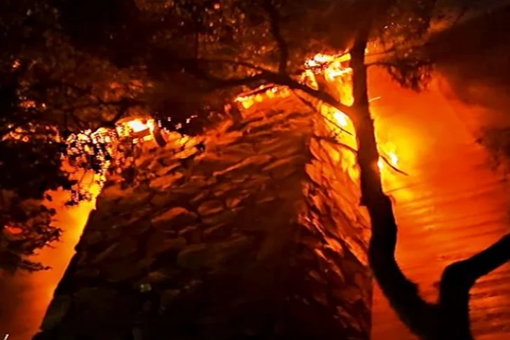 Incendio de una vivienda en la madrugada sin lesionados