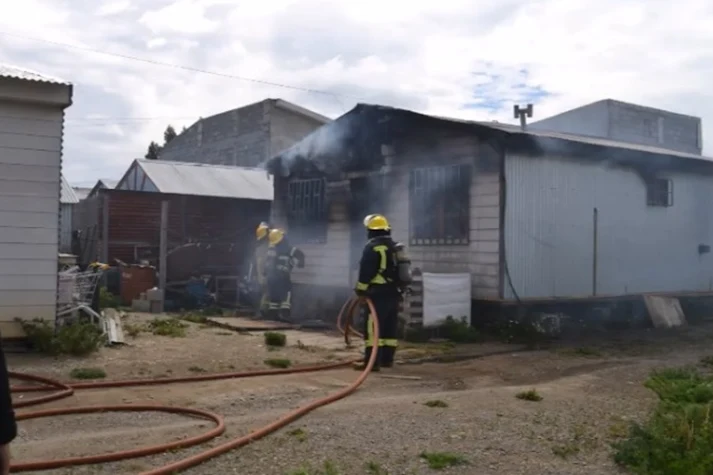 Incendio destruyo una vivienda, no hubo personas lesionadas