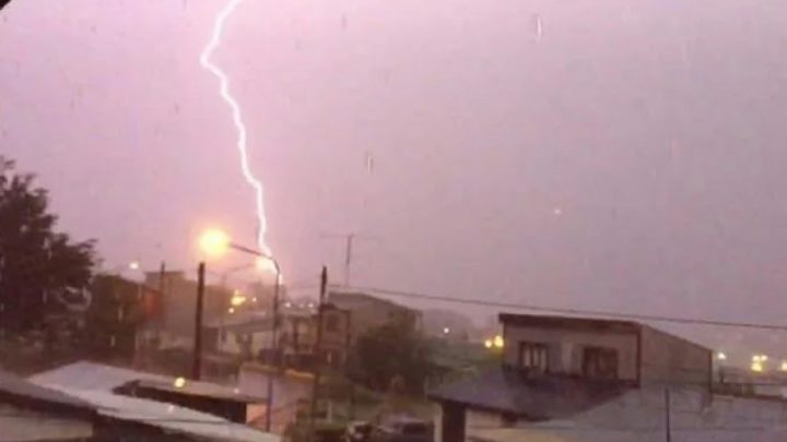 Por tormentas eléctricas recomiendan no salir al campo ni a la montaña
