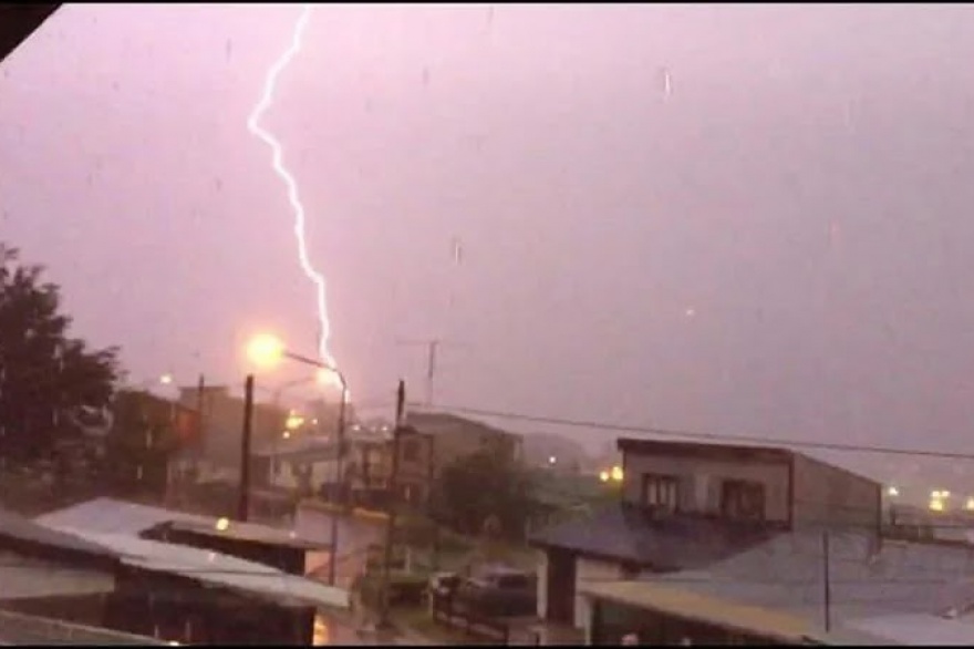 Por tormentas eléctricas recomiendan no salir al campo ni a la montaña