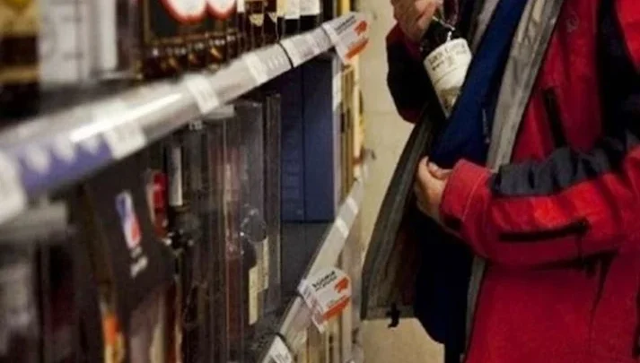 Detenido por robar tres botellas de vino