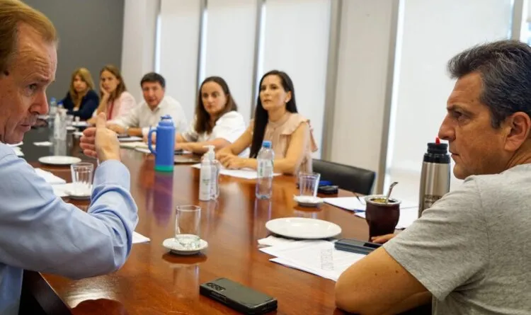 Sergio Massa analizó el DNU de Javier Milei junto a legisladores de Unión por la Patria Sergio Massa analizó el DNU de Javier Milei junto a legisladores de Unión por la Patria