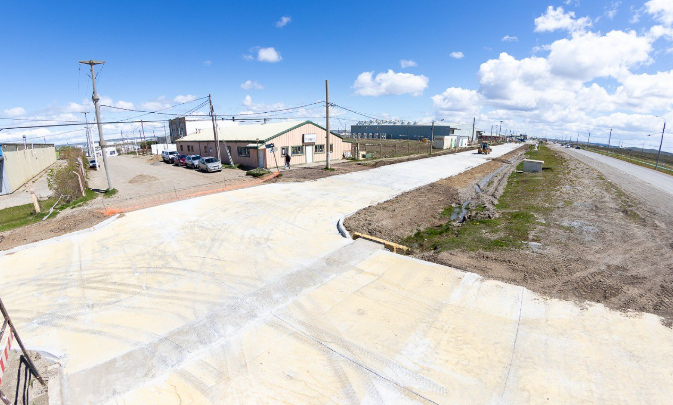 Ultiman los trabajos de pavimentación en la Av. Echelaine