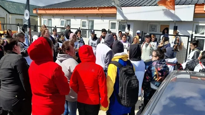 Reclaman al Ministerio de Desarrollo Social de TDF, por entrega de bolsones navideños