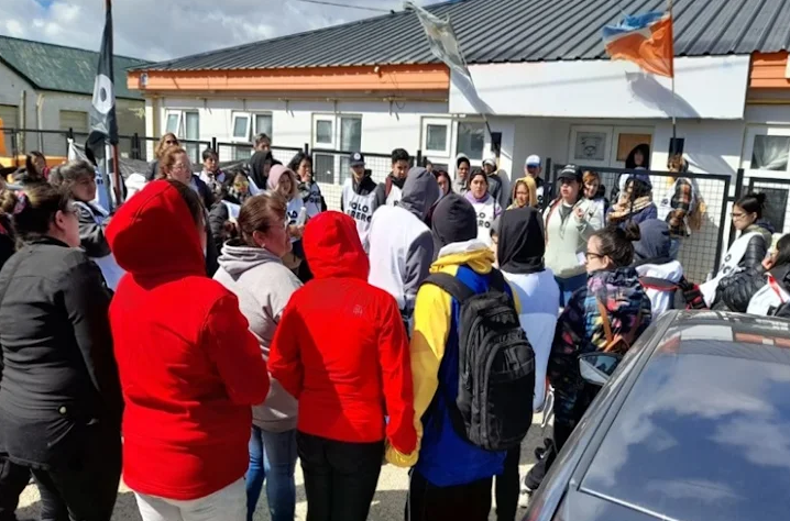 Reclaman al Ministerio de Desarrollo Social de TDF, por entrega de bolsones navideños Reclaman al Ministerio de Desarrollo Social de TDF, por entrega de bolsones navideños