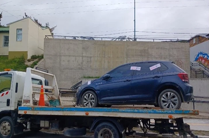 Conductor borracho, choco a vehículo estacionado en Ushuaia