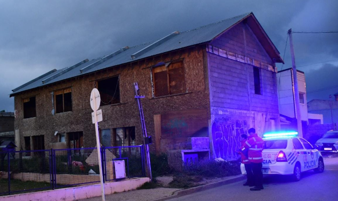 Tentativa de homicidio: Un hombre fue apuñalado y arrojado por la ventana de un segundo piso