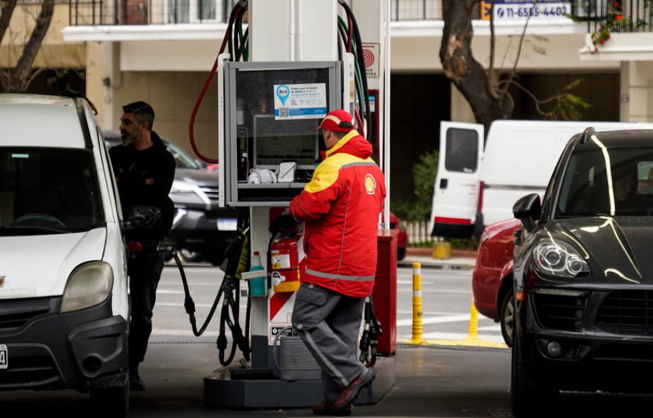 YPF se suma a Shell con un sacudón en los surtidores: aumenta 30% la nafta