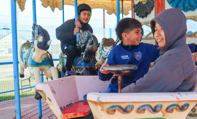 Río Grande: Invitan a disfrutar en familia de la calesita de zona sur