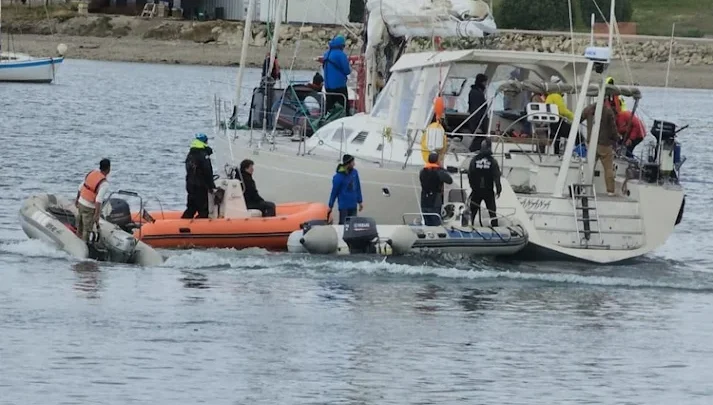 Prefectura rescato y remolco a velero frances con tripulante herida, hasta Ushuaia