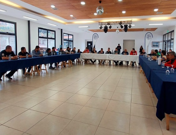 Contra el DNU: La CGT Ushuaia se reunió con el Senador Pablo Blanco Contra el DNU: La CGT Ushuaia se reunió con el Senador Pablo Blanco