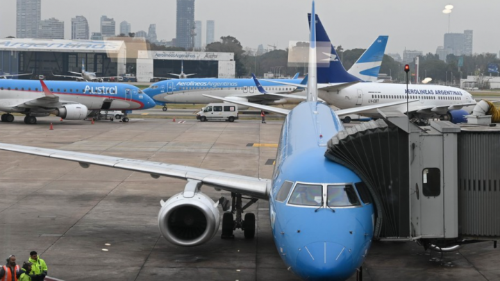 Por el paro de la CGT, Aerolíneas Argentinas canceló 295 vuelos, otros venian hacia RIO GRANDE y reprogramará otros 26