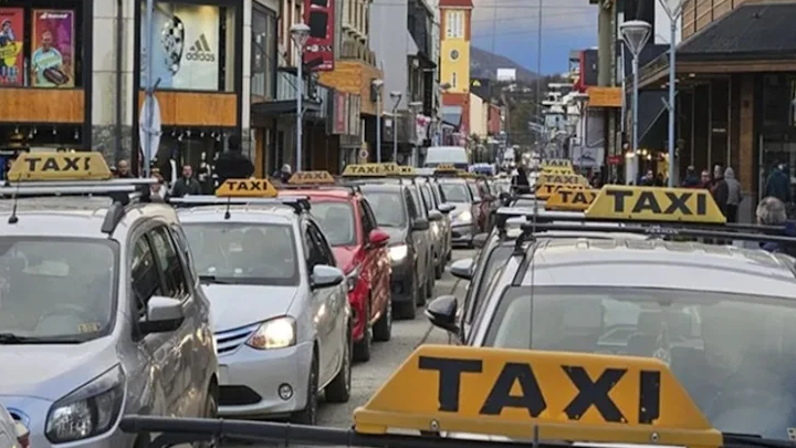 Reclamo, marchas y manifestaciones de taxistas en Ushuaia contra UBER