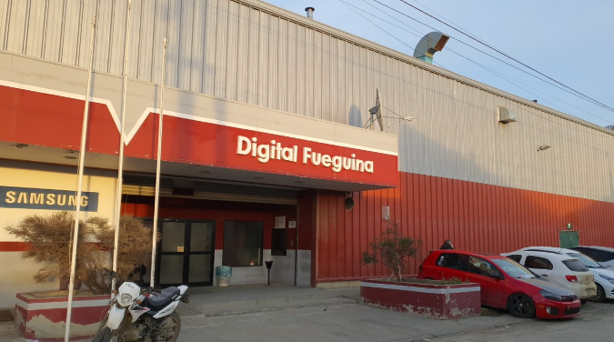 Rápido accionar policial: Dos jóvenes robaron en Digital Fueguina