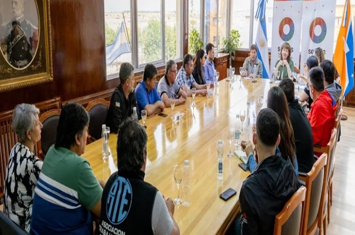 Gobierno convoco a gremios estatales el lunes en Rio Grande