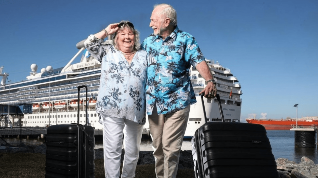 Pareja de ancianos jubilados eligieron irse a vivir a un crucero porque es más barato que pagar un asilo Pareja de ancianos jubilados eligieron irse a vivir a un crucero porque es más barato que pagar un asilo