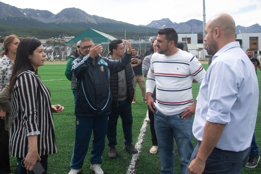 El intendente Vuoto recorrió las obras en la renovada cancha ‘Hugo Lumbreras’ El intendente Vuoto recorrió las obras en la renovada cancha ‘Hugo Lumbreras’