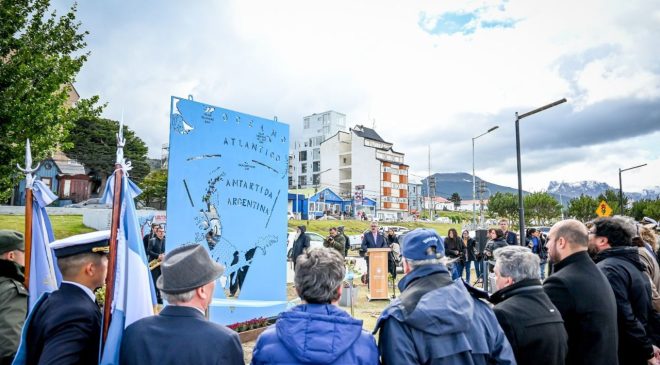 Inauguraron el cartel de la Antártida Argentina en el Paseo de los Exploradores Antárticos