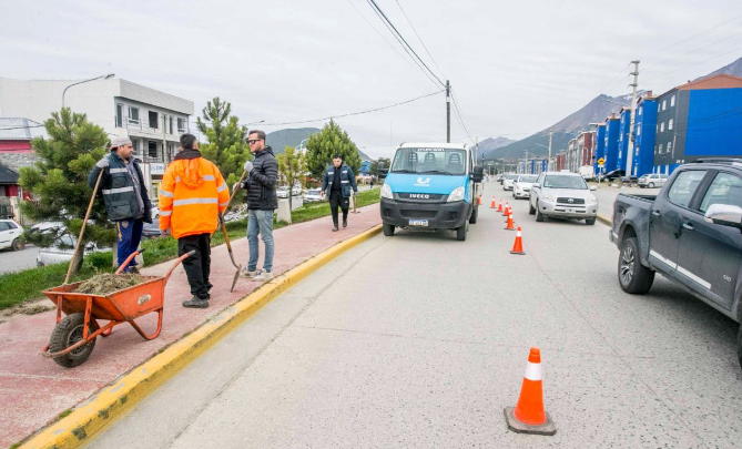 Ponen en valor las veredas en Hipólito Yrigoyen