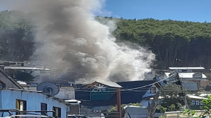 Incendio afecto dos viviendas sin lesionados
