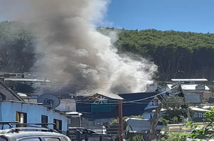 Incendio afecto dos viviendas sin lesionados