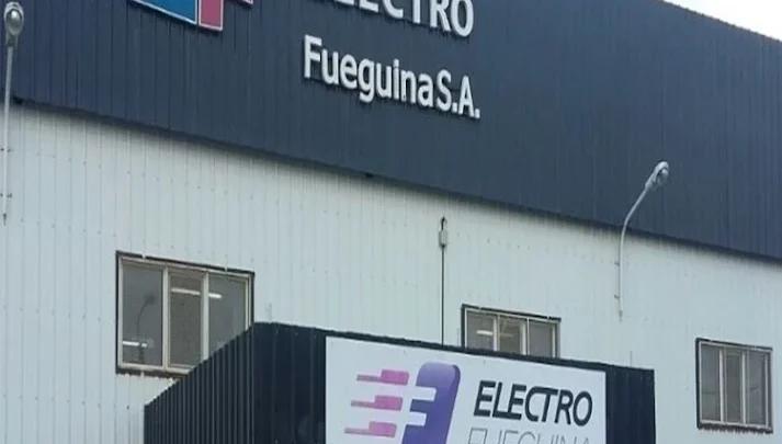 Electrofueguina suspende personal
