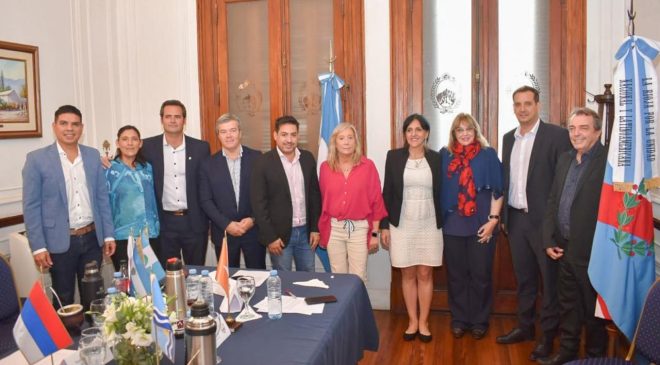 “Estamos trabajando en una tarjeta provincial que reúna varios de los planes con lo que contamos” “Estamos trabajando en una tarjeta provincial que reúna varios de los planes con lo que contamos”