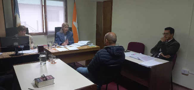 Condenan a un hombre juzgado por hurto y daño agravado a un móvil policial