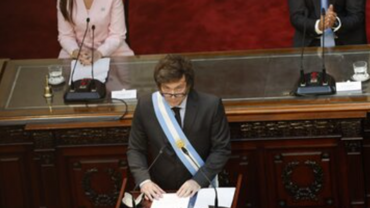 “Leyes Anticasta” Eliminarán las jubilaciones de privilegio para presidentes y vicepresidentes