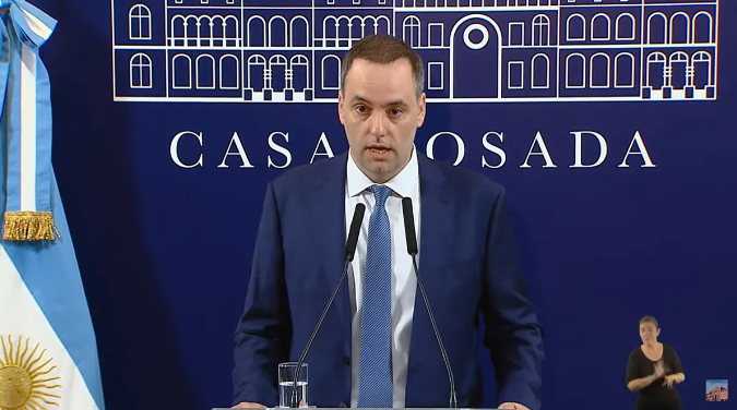 En conferencia de prensa : Adorni deslizó que se descontará el día por el paro del 8M