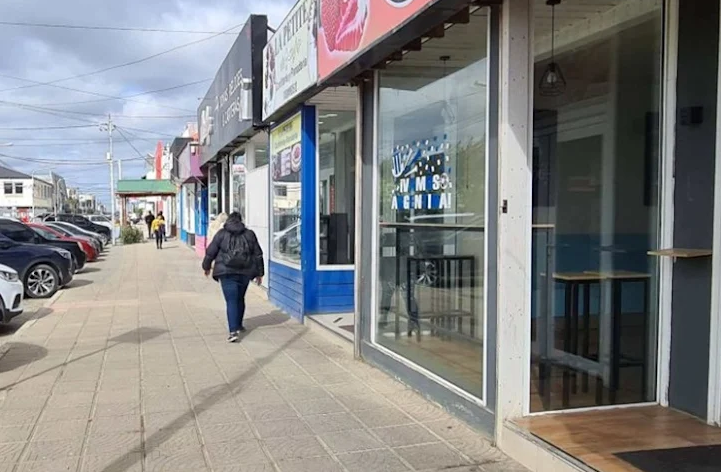 34 Despidos en comercios de TDF por baja en ventas